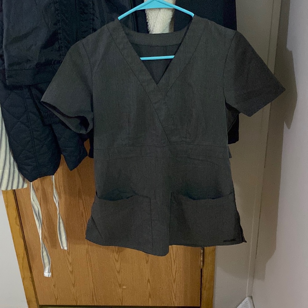 Dark grey xs-a scrub top unable to see tag but it is more like a small fit